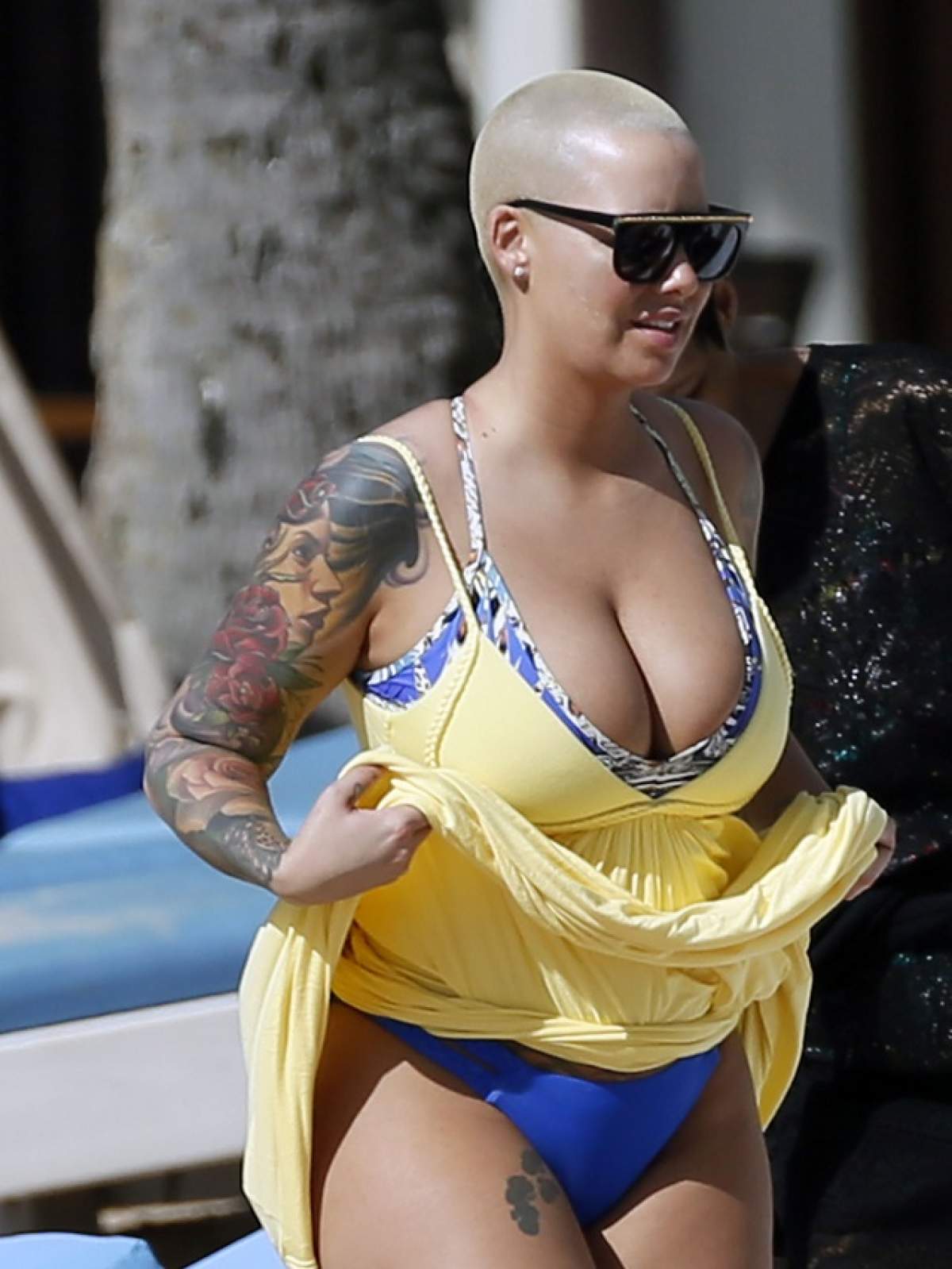 FOTO / Deformat şi plin de celulită strigă "Ajutor!" Adevărul despre posteriorul celebrei Amber Rose