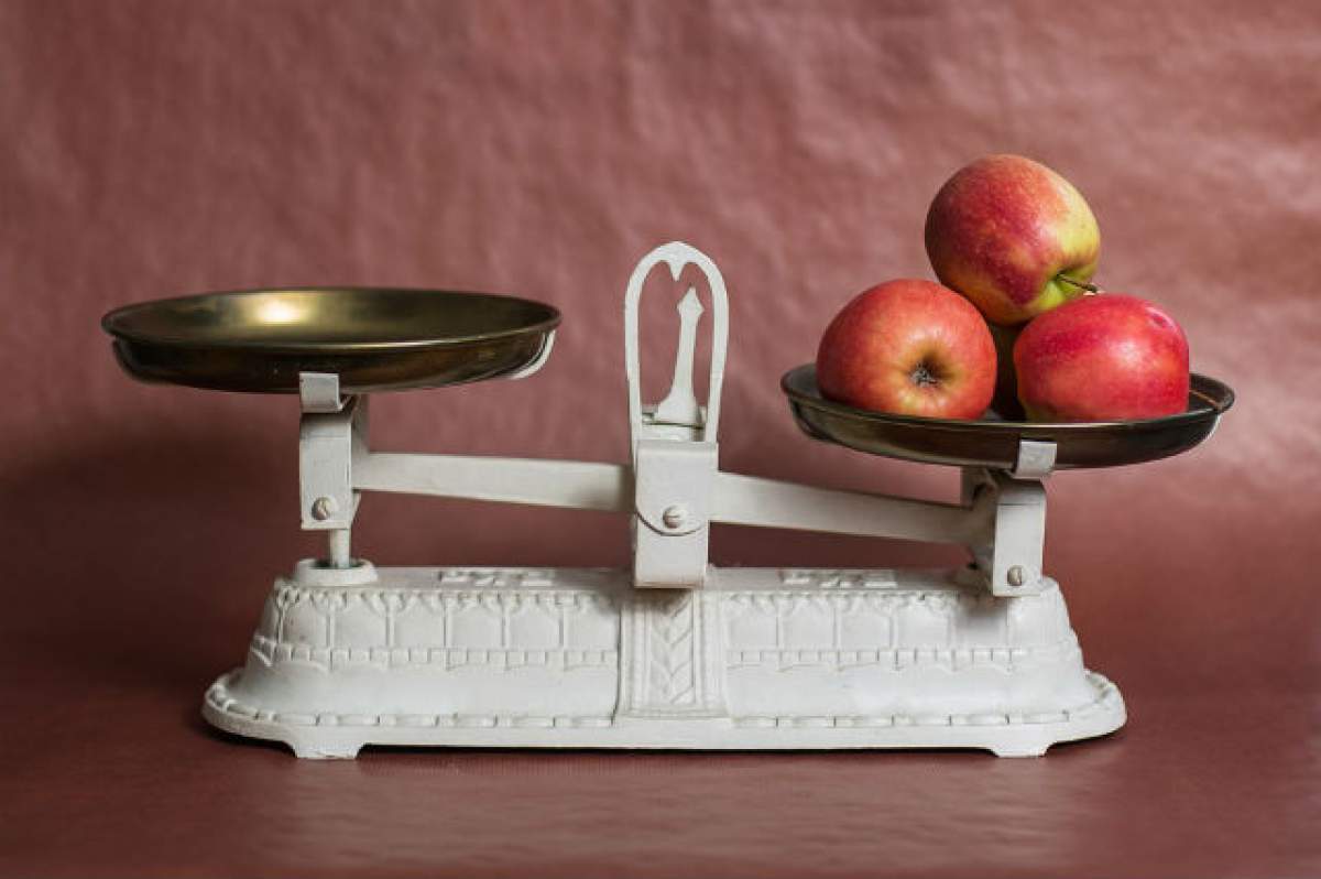 ÎNTREBAREA ZILEI – JOI: Cum să îţi faci propriul tău oţet din cidru de mere?