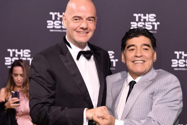Maradona se întoarce în fotbal! Destinaţie neaşteptată pentru argentinian