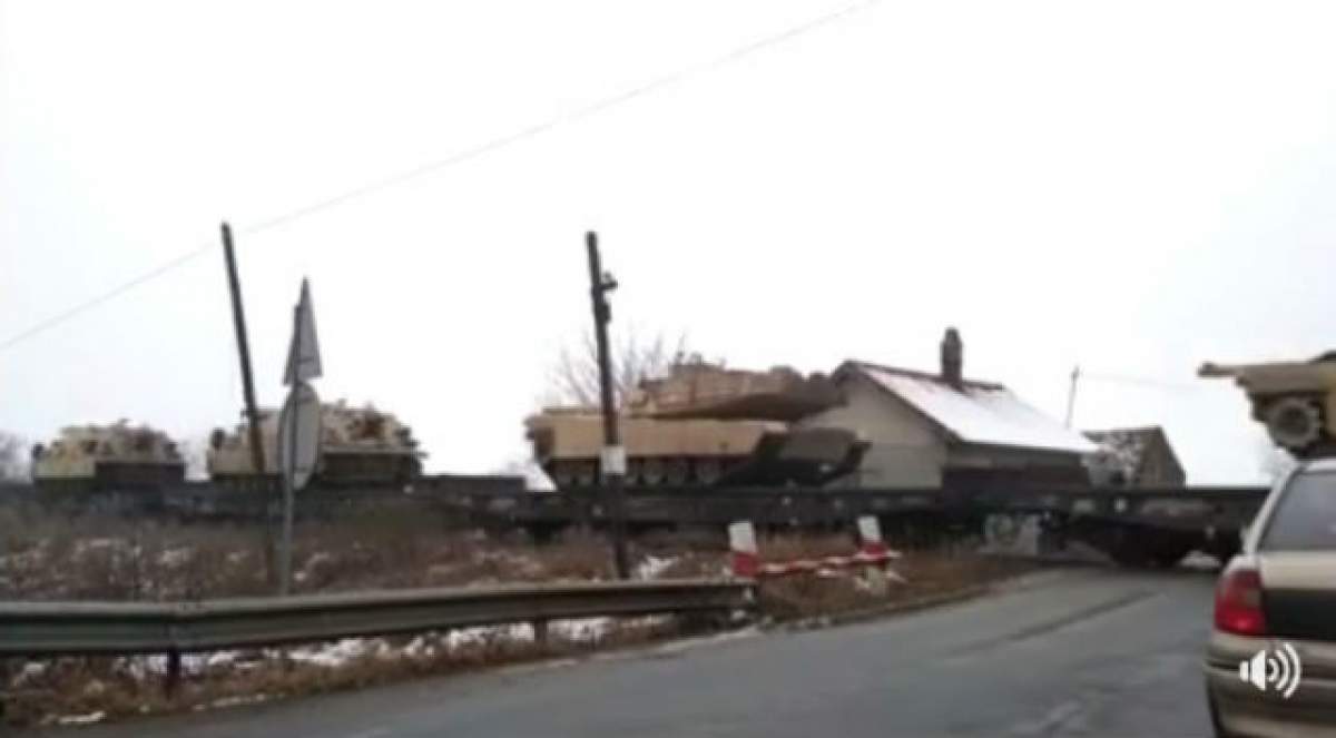 VIDEO / Scene ca dinaintea unui război! Primele imagini cu tancurile şi blindatele, în drum spre Baza Aeriană "Mihail Kogălniceanu"