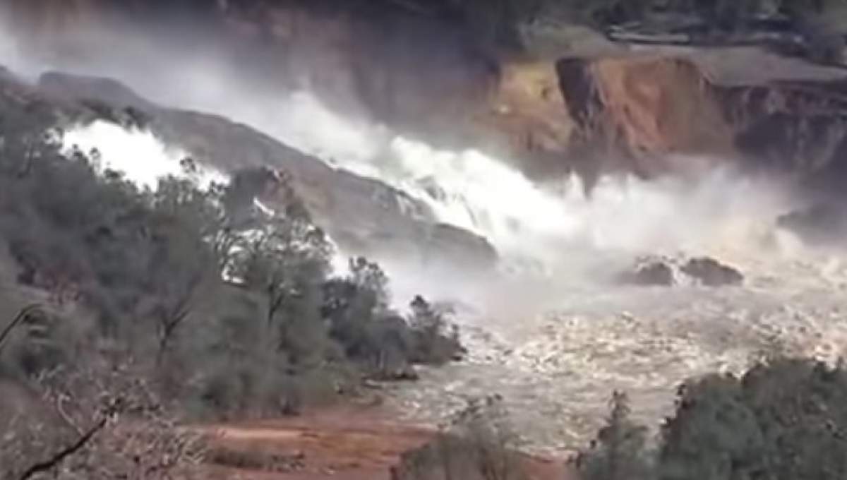 Imagini şocante! Cel mai înalt baraj din SUA se prăbuşeşte! Sute de mii de oameni sunt evacuaţi