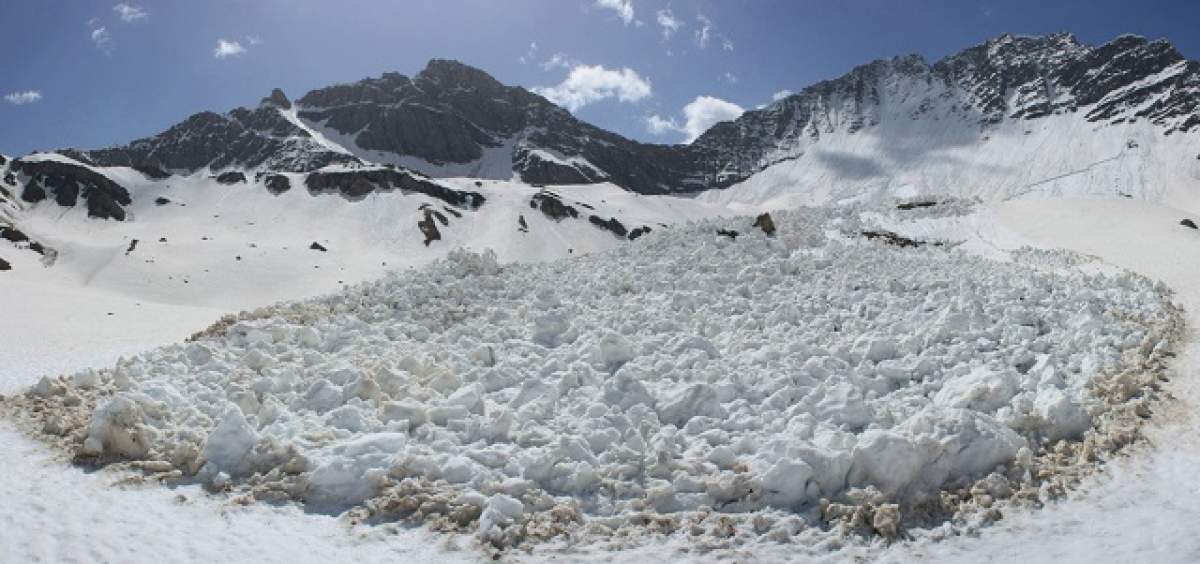 Patru morţi şi mulţi oameni dispăruţi, în urma unei avalanşe în Alpii francezi