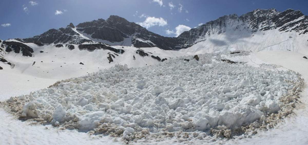 Patru morţi şi mulţi oameni dispăruţi, în urma unei avalanşe în Alpii francezi