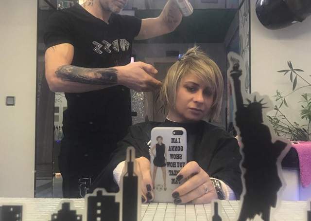 FOTO / Renunţă la frizura cu care o ştie toată lumea? Anamaria Prodan Reghecampf a mers la salon şi s-a pozat total schimbată