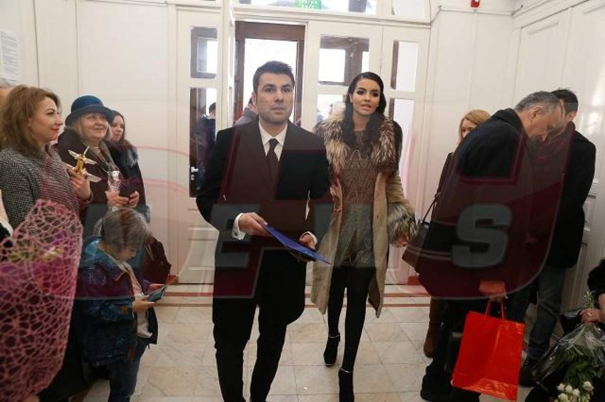 VIDEO / Sandra Bachici şi "briliantul " Adrian Mutu au sclipit la cununia civilă! Ţinutele lor au fost ţiplă