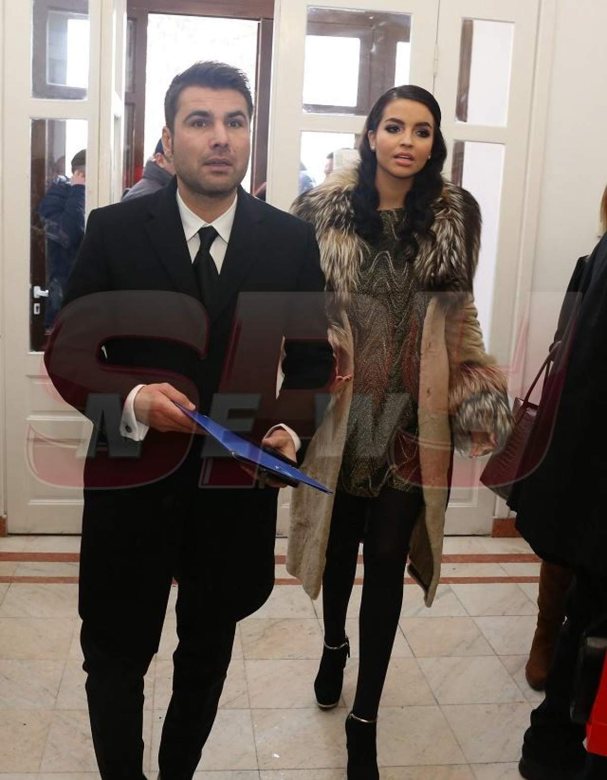 Paparazzi EXCLUSIV / Adrian Mutu și Sandra Bachici au ajuns la restaurant