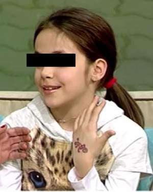 FOTO / La doar 9 ani, Roxana Ciuhulescu și-a lăsat fetița să-și facă tatuaj!