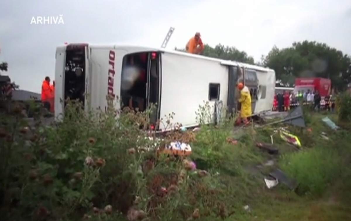 VIDEO / Autocar românesc, implicat într-un accident grav la graniţa cu Ungaria! Patru persoane au murit şi peste 15 rănite