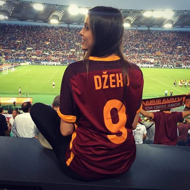 Ce zeiţă are Edin Dzeko! Soţia starului de la AS Roma arată demenţial! / FOTO