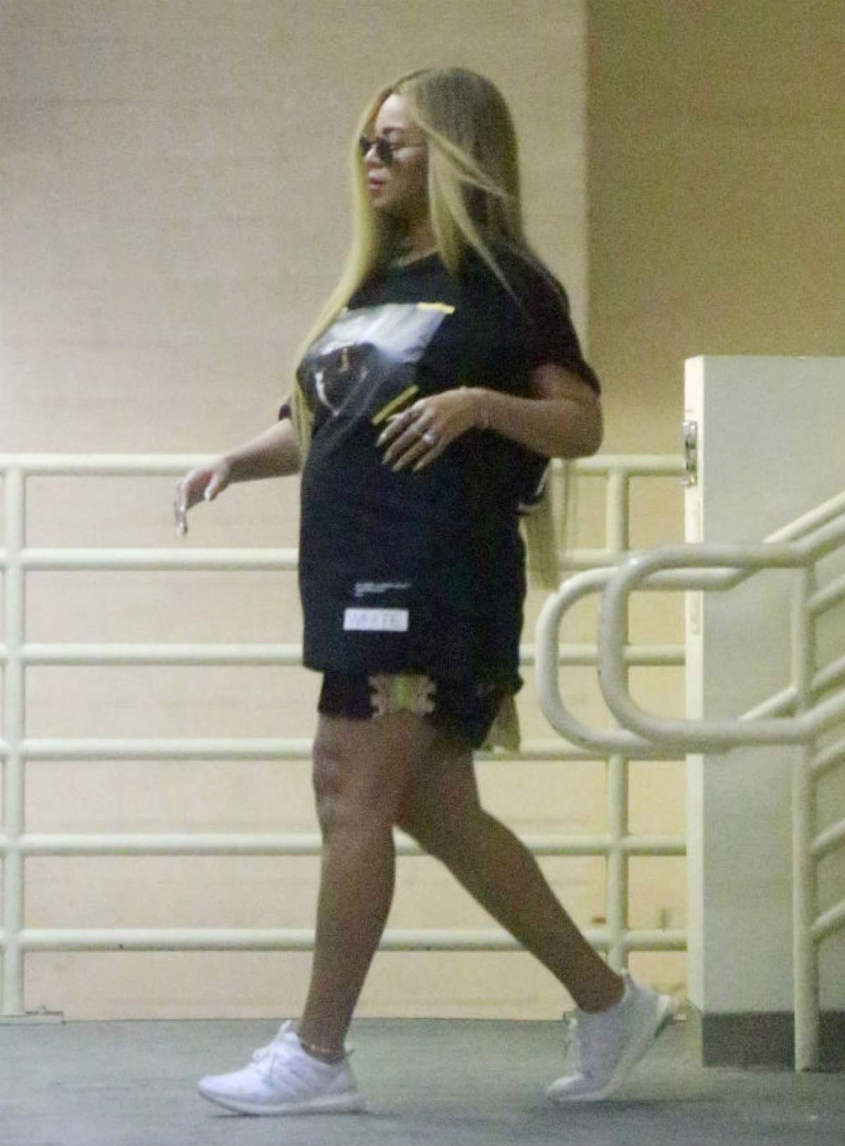 FOTO /  Beyonce are probleme cu sarcina!?! Ipostazele în care a fost surprinsă de paparazzi