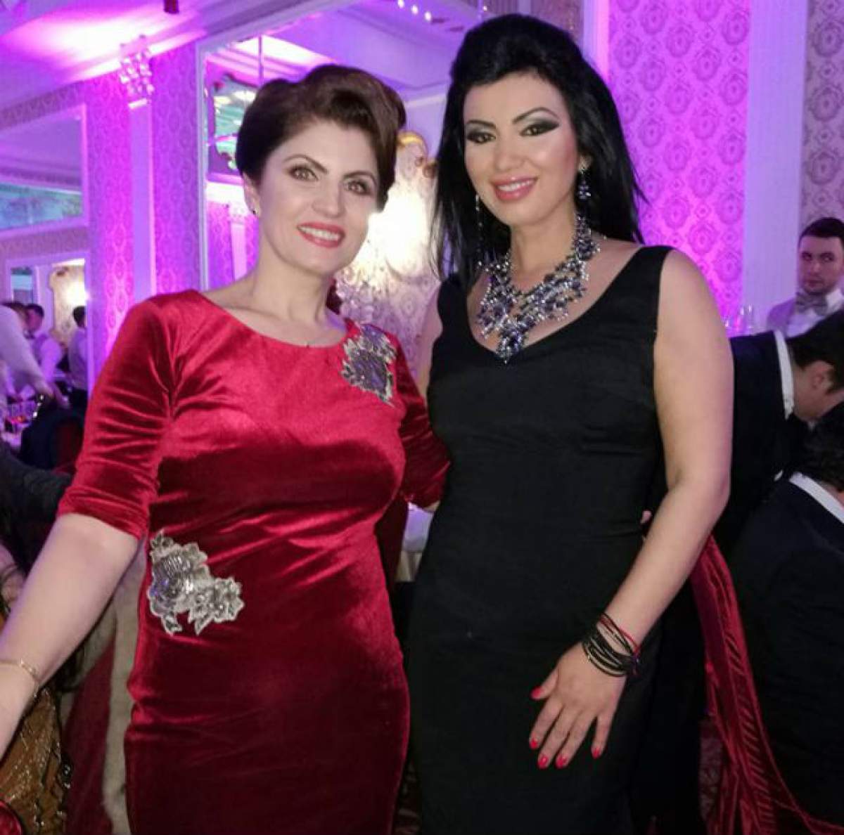 FOTO / Adriana Bahmuţeanu, apariţie de revistă la nunta Claudiei Ghiţulescu! Rochia stil sirenă i-a evidenţiat talia de viespe