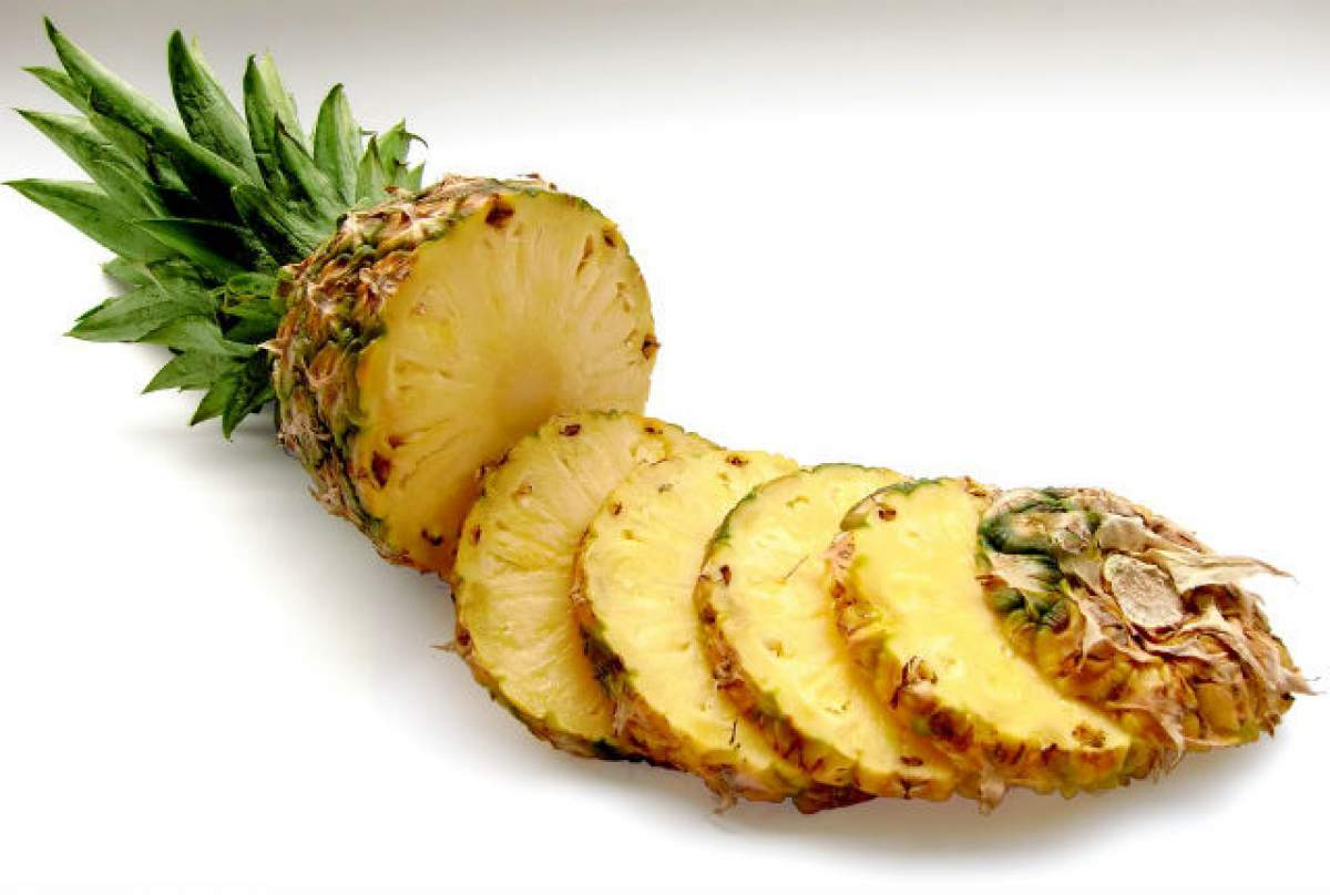 ÎNTREBAREA ZILEI – LUNI: Ce se întâmplă dacă pui sare pe ananas?