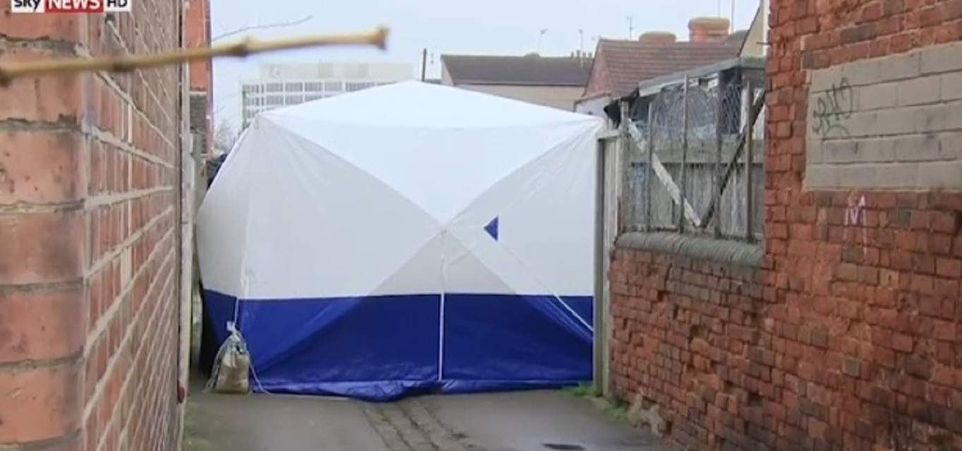 Poliţiştii au săpat în curtea unui criminal în serie, închis deja pe viaţă. Ce au găsit acolo i-a ŞOCAT
