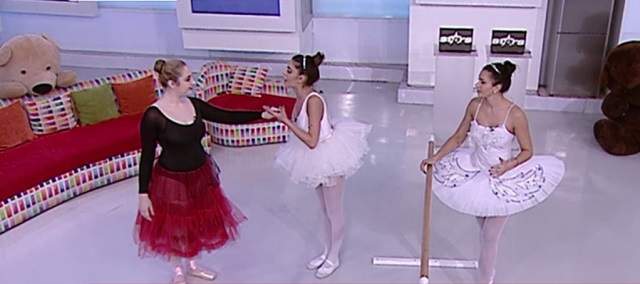 VIDEO / Râzi cu lacrimi! Prestaţia de invidiat a "balerinelor" Natalia Mateuţ, Raluca Dumitru şi Răzvan Botezatu în platoul de la "Star Matinal"