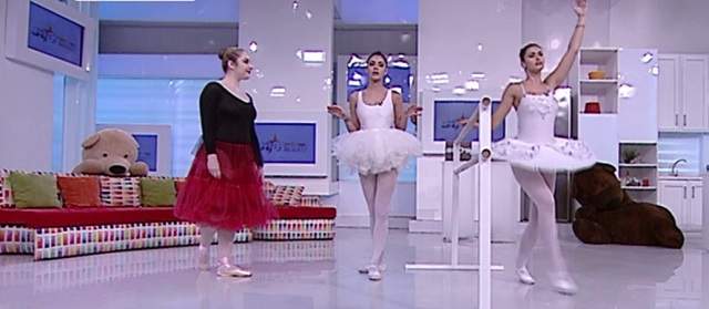 VIDEO / Râzi cu lacrimi! Prestaţia de invidiat a "balerinelor" Natalia Mateuţ, Raluca Dumitru şi Răzvan Botezatu în platoul de la "Star Matinal"