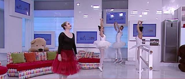 VIDEO / Râzi cu lacrimi! Prestaţia de invidiat a "balerinelor" Natalia Mateuţ, Raluca Dumitru şi Răzvan Botezatu în platoul de la "Star Matinal"