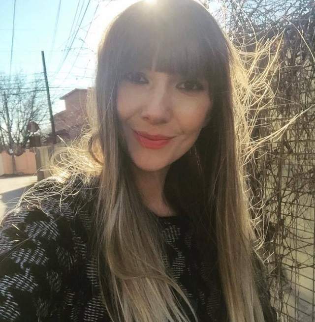FOTO / Adela Popescu, din nou în rochie de mireasă! "Mă mărit. Iar. Ceva urări de bine?"