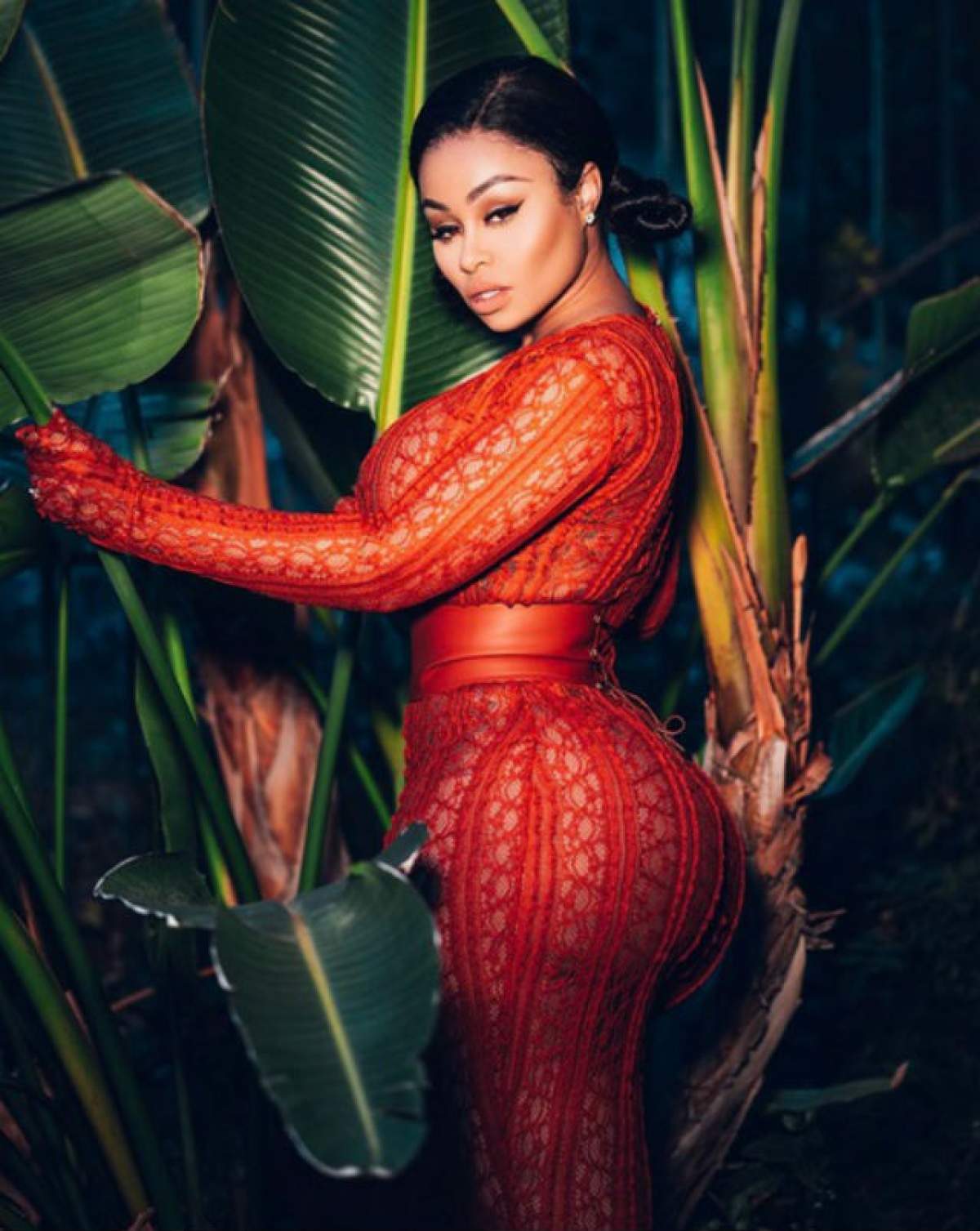 FOTO / Blac Chyna, fotografiată GOALĂ în pat! "Bijuteriile" i-au fost admirate de toţi