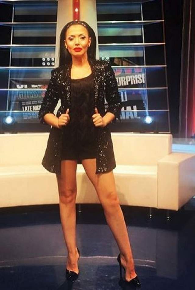 FOTO / Andreea Mantea, ce se întâmplă cu ochii tăi? Prezentatoarea TV este sensibilă la lumina reflectoarelor