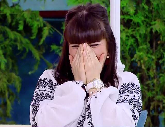 VIDEO / De Dragobete, Edith de la "Mireasă pentru fiul meu" a primit cutiuţa de la Geo: "Vreau să aud răspunsul: da sau nu?"