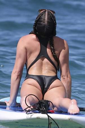 FOTO / O actriță celebră,prinsă în ipostaze deocheate la plajă! Imaginile vor ridica tensiunea bărbaților