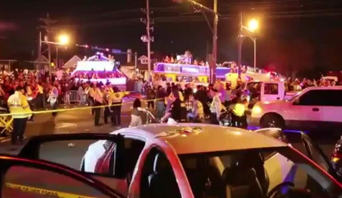 Imagini şocante! O camionetă a intrat în în mulţimea care asista la paradele de Mardi Gras, New Orleans! Cel puţin 28 de răniţi