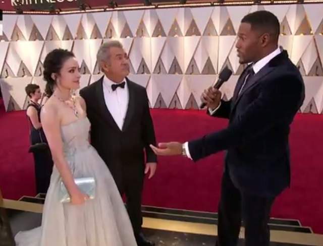 FOTO / Mel Gibson și-a arătat pentru prima dată cel de-al nouălea copil la Gala Premiilor Oscar 2017! Cum arată iubita lui tânără, proaspăt mămică
