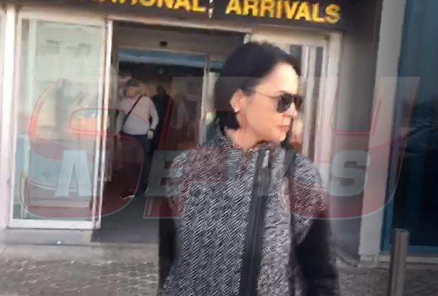 Andreea Marin s-a întors din Ţara Sfântă! Primele imagini de la sosirea în România! / VIDEO PAPARAZZI