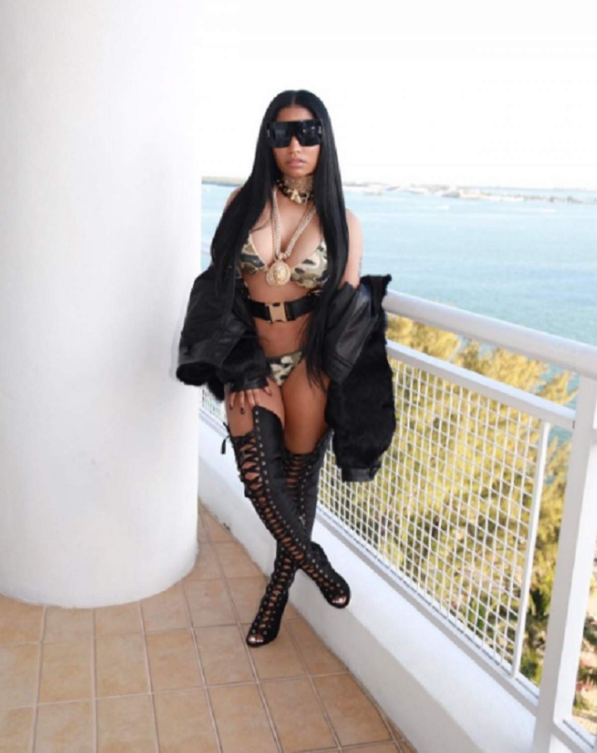 FOTO / Nicki Minaj, ce-ai în "ambuteiaj"? Apariţie mai ceva ca a unui star PORNO