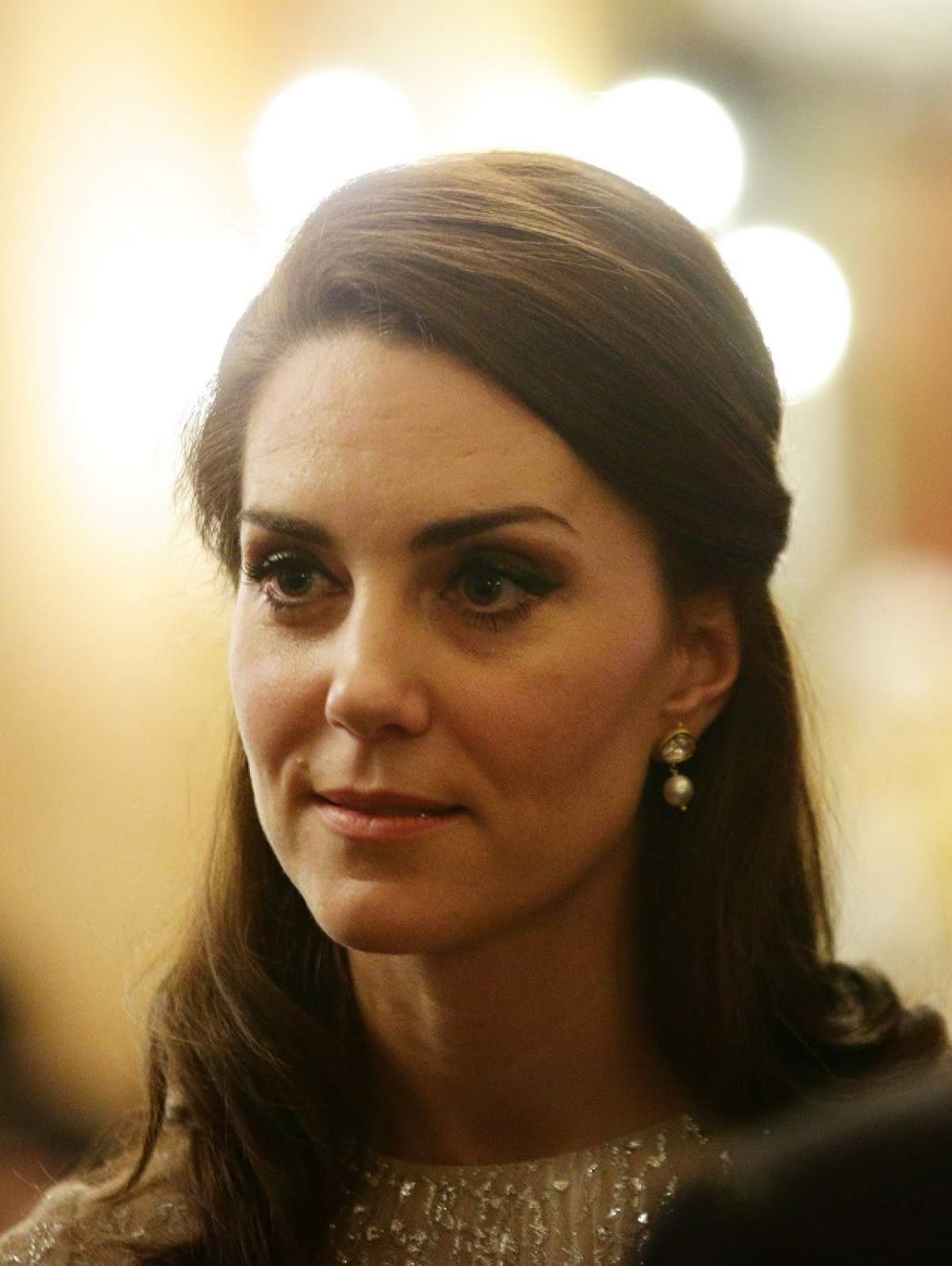 Imagini îngrijorătoare! Kate Middleton s-a uscat pe picioare şi are cearcăne imense