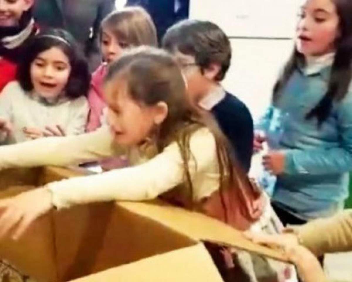 VIDEO EMOŢIONANT! Cadoul primit de această fetiţă de ziua ei a făcut-o să plângă