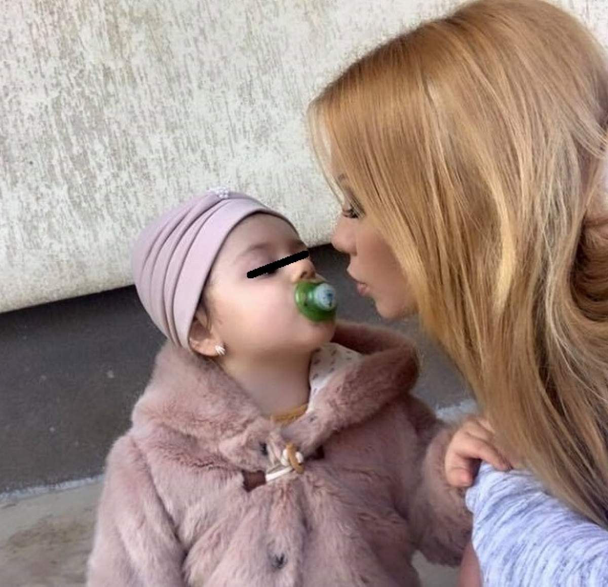 FOTO / Fata ei este model! Fiica lui Beyonce de România o ajută pe cântăreață să facă bani frumoși