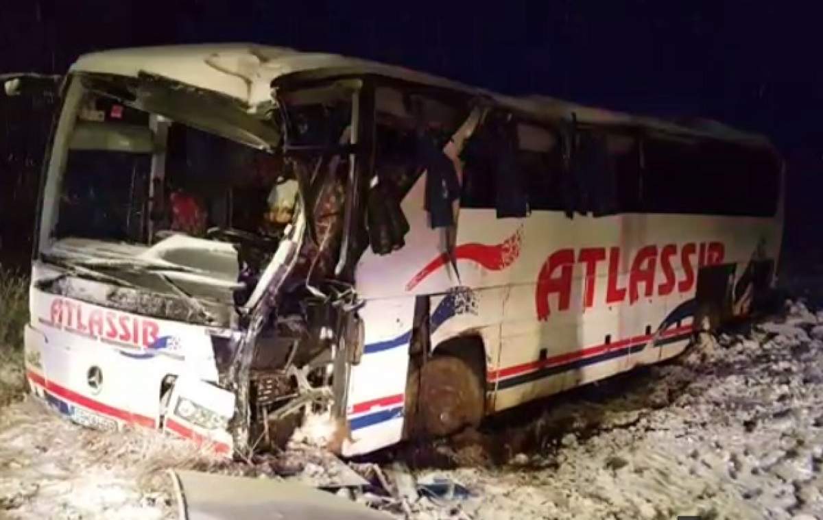 Un autocar cu 18 persoane s-a răsturnat judeţul Sibiu. Victimele cu răni grave au fost transportate la spital