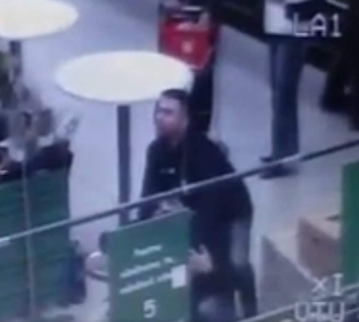 VIDEO / Prins în timp ce fura, la casa de marcat din supermarket!