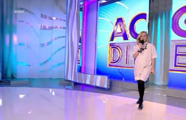 FOTO / Simona Gherghe, în rochie albă în paltoul de la "Acces Direct"! Viitoarea mămică a atras toate privirile