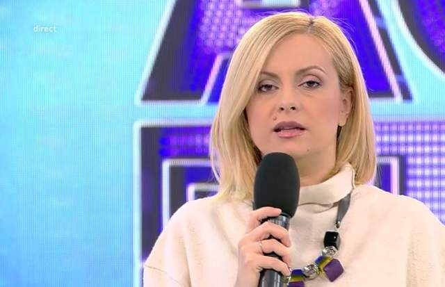FOTO / Simona Gherghe, în rochie albă în paltoul de la "Acces Direct"! Viitoarea mămică a atras toate privirile
