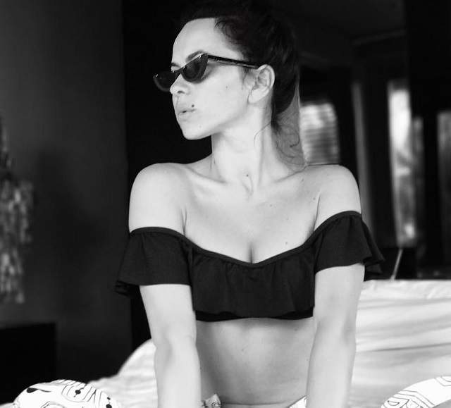 FOTO / Inna, interzis de sexy în costum de baie! Este atât de hot, încât ridică mercurul în termometre