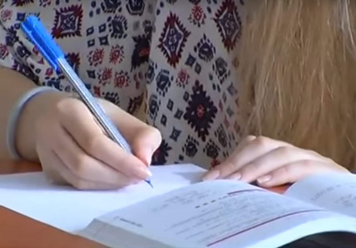 Veste importantă pentru elevi! Ar putea spune ADIO evaluărilor naţionale. Ce se întâmplă cu manualele şcolare