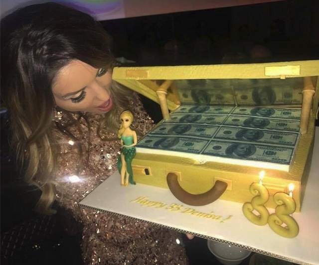 FOTO / Denisa Nechifor a primit o valiză plină cu bani! A împlinit 33 de ani şi a avut parte de o surpriză uriaşă!