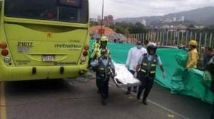 FOTO / TRAGEDIE MARE! Un autobuz a intrat în mulțime și a omorât zeci de persoane