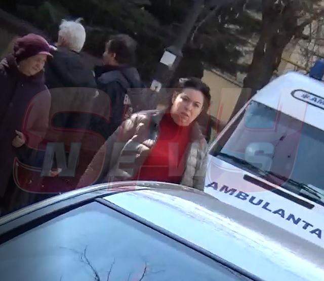 Abia ieșită din spital, Oana Roman a alergat să îi facă o surpriză fetiței sale! Video PAPARAZZI