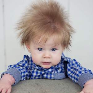 FOTO / Rar au mai văzut aşa ceva la ecograf! Un bebeluş i-a impresionat pe medici cu podoaba lui capilară: "Arată de parcă e electrocutat!"