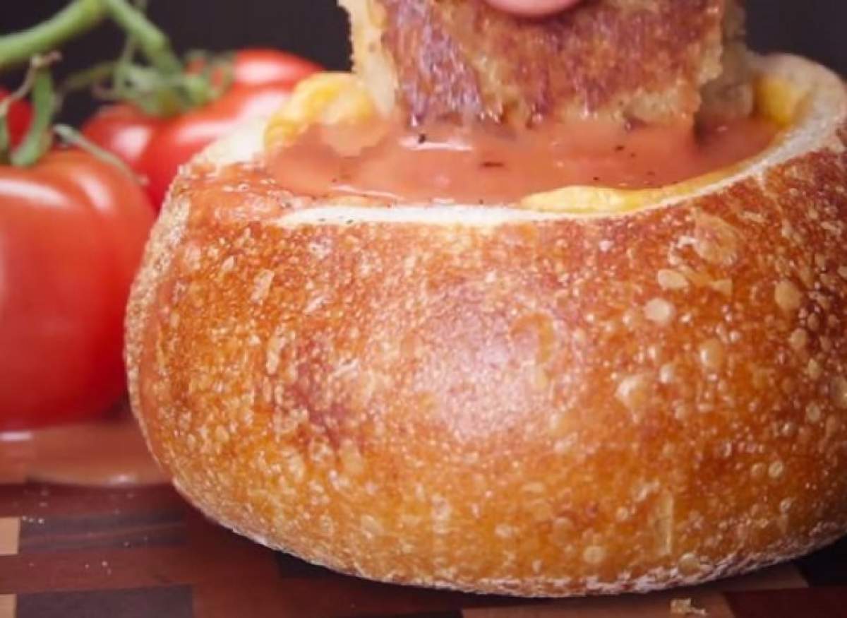 REȚETA ZILEI - MARȚI: Supă de roșii în pâine cu cașcaval