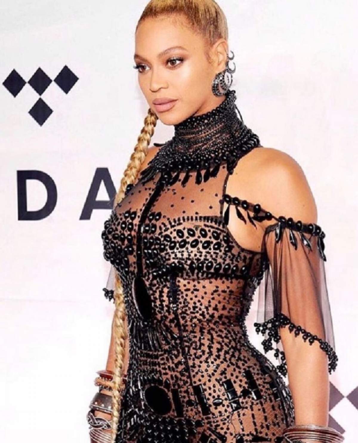 FOTO / Beyonce, cu burta până la gură! Cunoscuta artistă mai are foarte puţin până va naşte