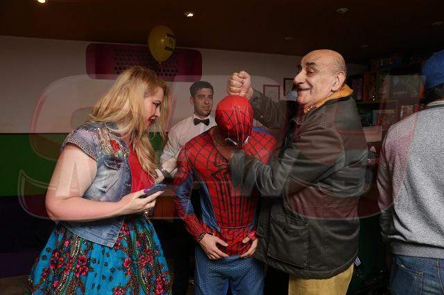 FOTO / Oana Lis a comis-o din nou! S-a apropiat prea mult de Spiderman, iar Viorel Lis a sărit la bătaie