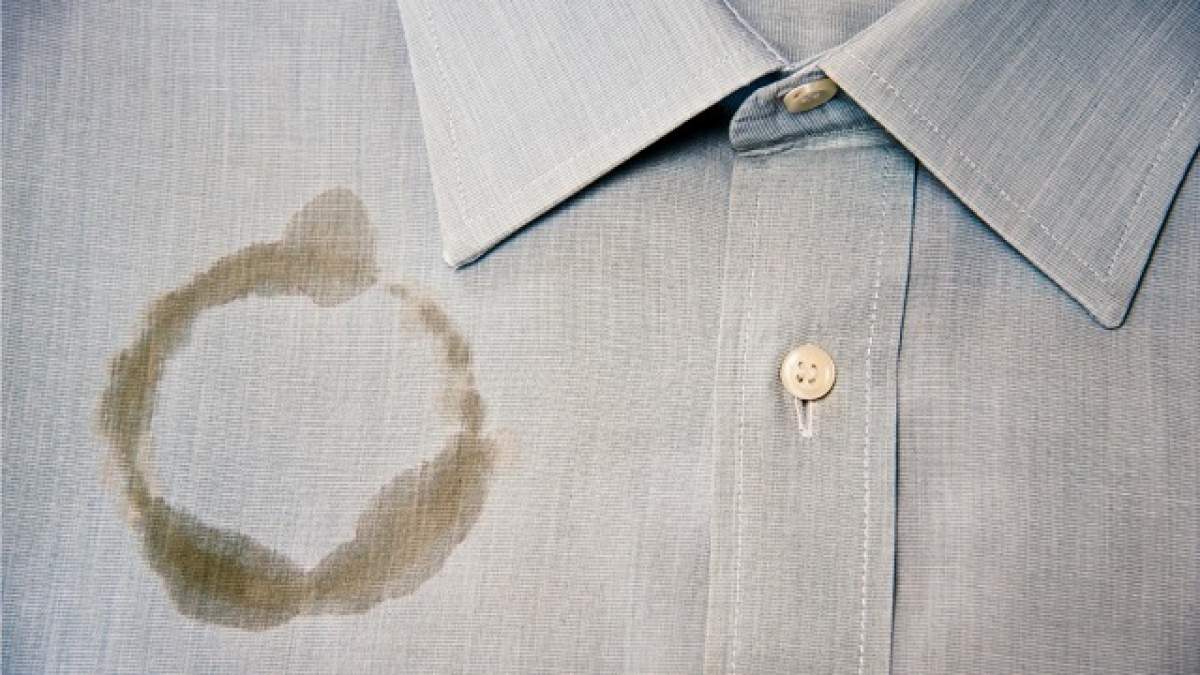 ÎNTREBAREA ZILEI: VINERI - Cum să cureţi petele de cafea de pe haine?