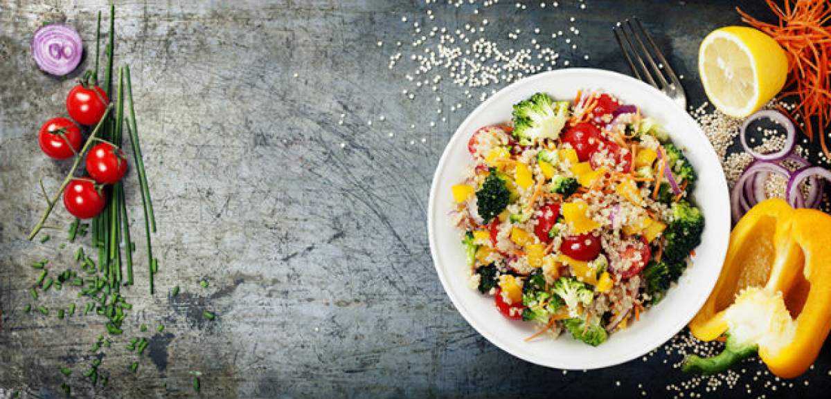 REŢETA ZILEI – DUMINICĂ: Quinoa cu legume! O porţie de mâncare sănătoasă, de post și fără gluten