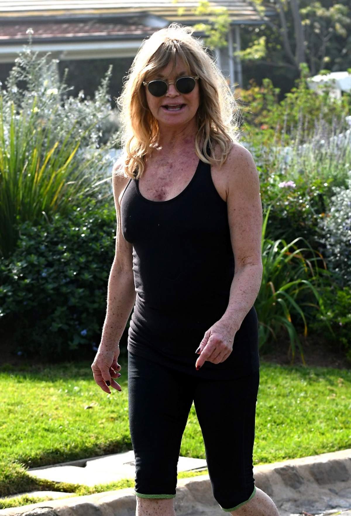 FOTO /  Goldie Hawn, fără sutien la 71 de ani! Tupeu, nu glumă!