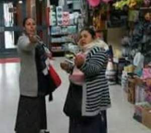 FOTO / Două femei de etnie romă prinse la furat în Regatul Unit! Poliția le-a dat în urmărire generală