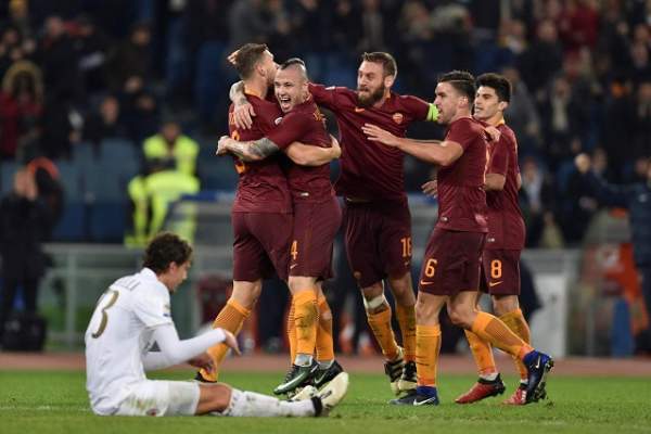 Un fotbalist celebru fumează ca turcul! A fluturat pachetul de ţigări în faţa camerelor de filmat! / VIDEO